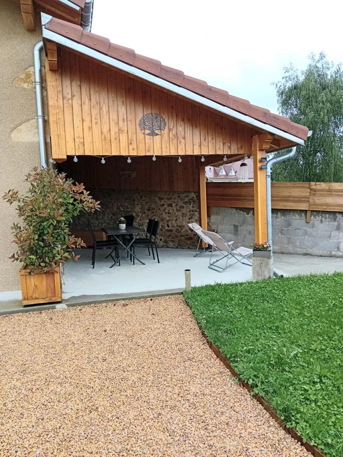 Les Douglas Matour Exterior photo